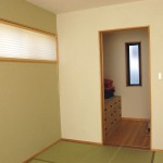 和室２：和室横の納戸。直射日光が入らないので年中涼しい部屋です。ここもケイソウ土で仕上げたので食品の保管など、蔵のような使い方が出来ます。